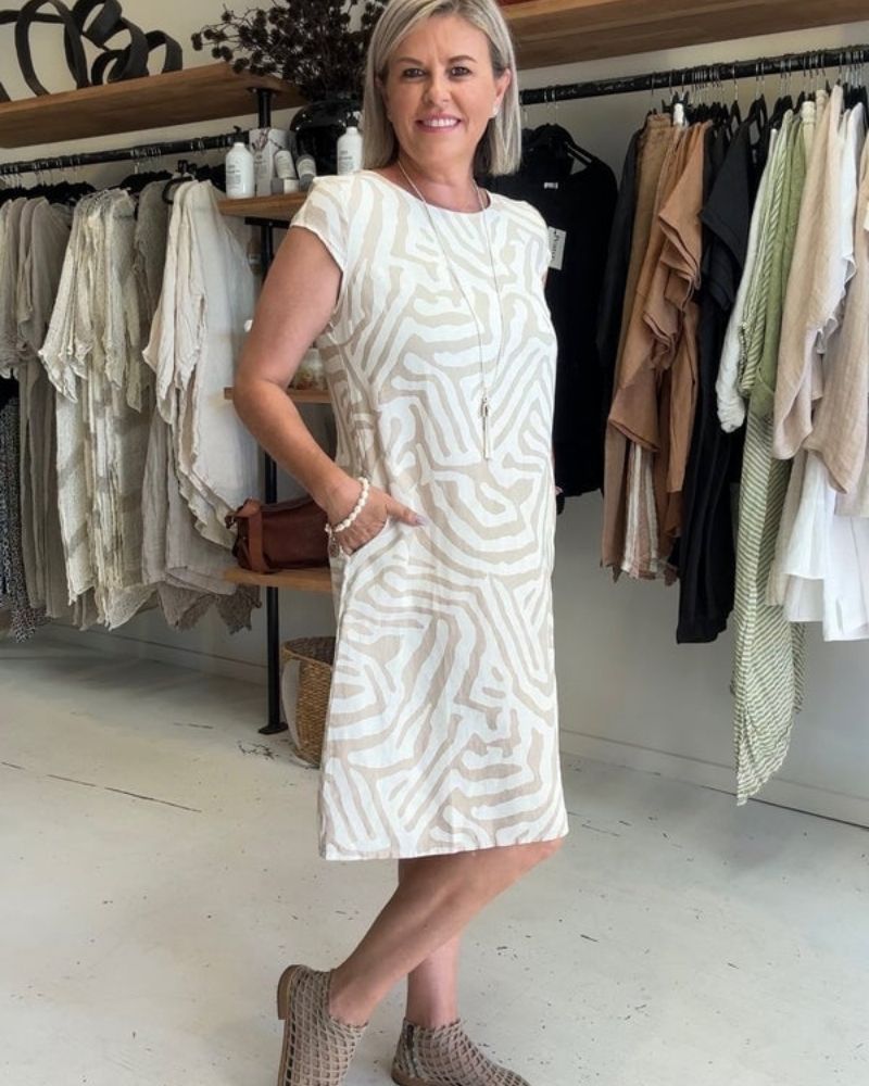 Clara – Vestido de Verano con Cuello Redondo y Estampado Femenino